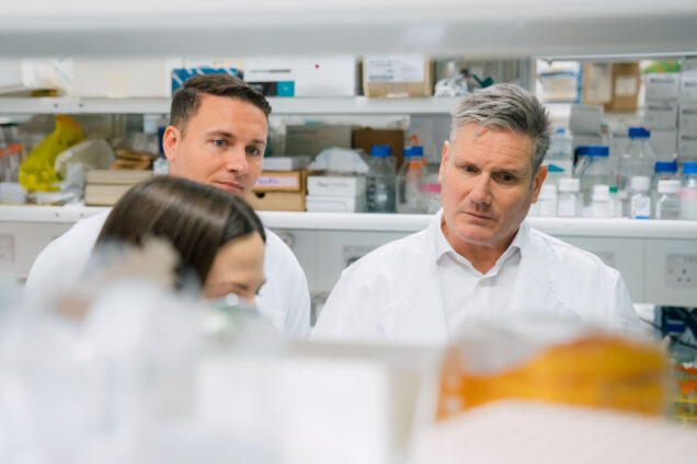 Wes Streeting and Keir Starmer in NHS lab
