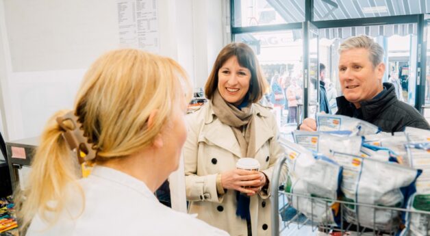 Labour leader Keir Starmer and Shadow Chancellor Rachel Reeves visit Sweet Creams coffee shop in Great Yarmouth