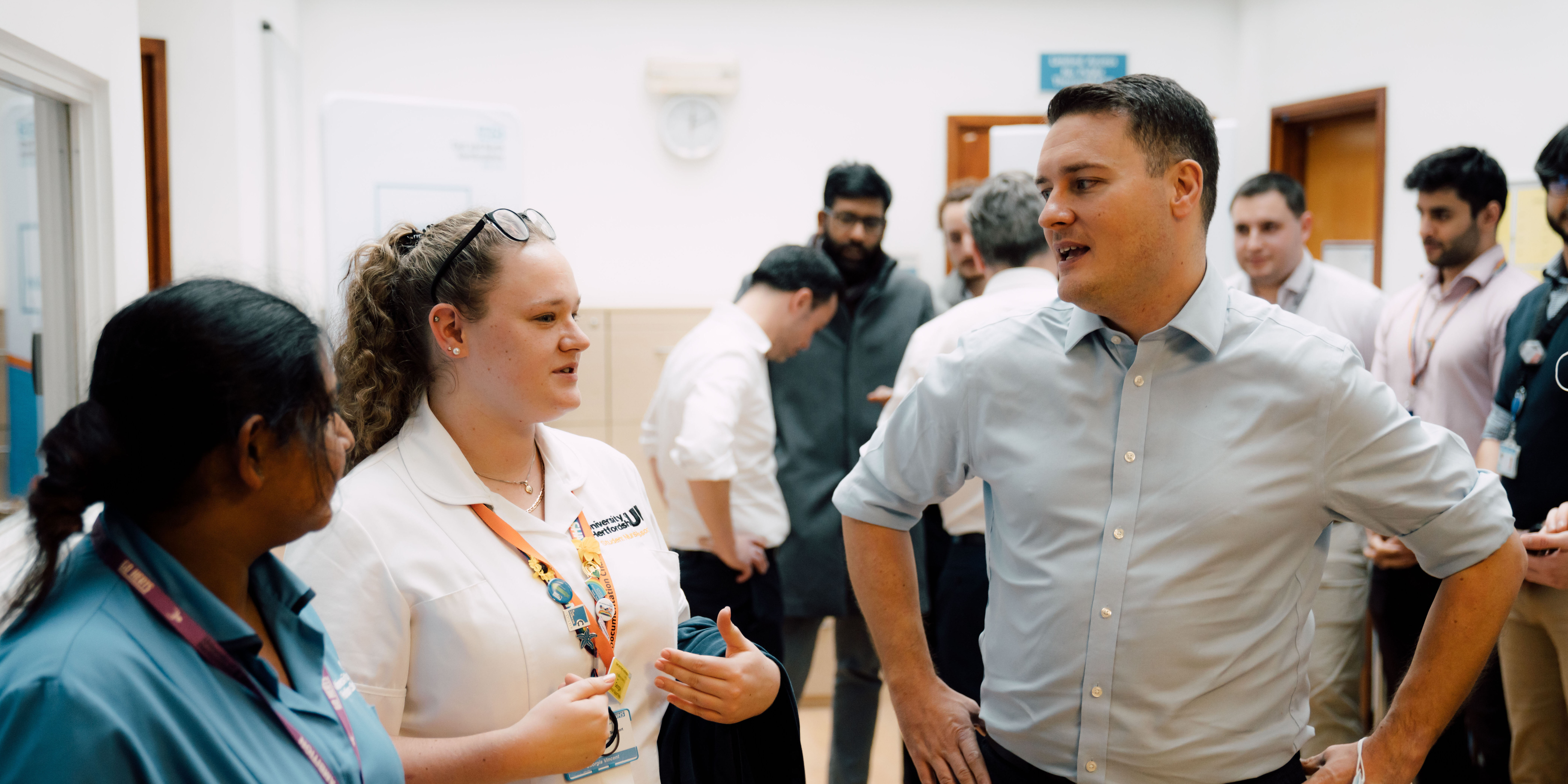 Wes Streeting with nurses