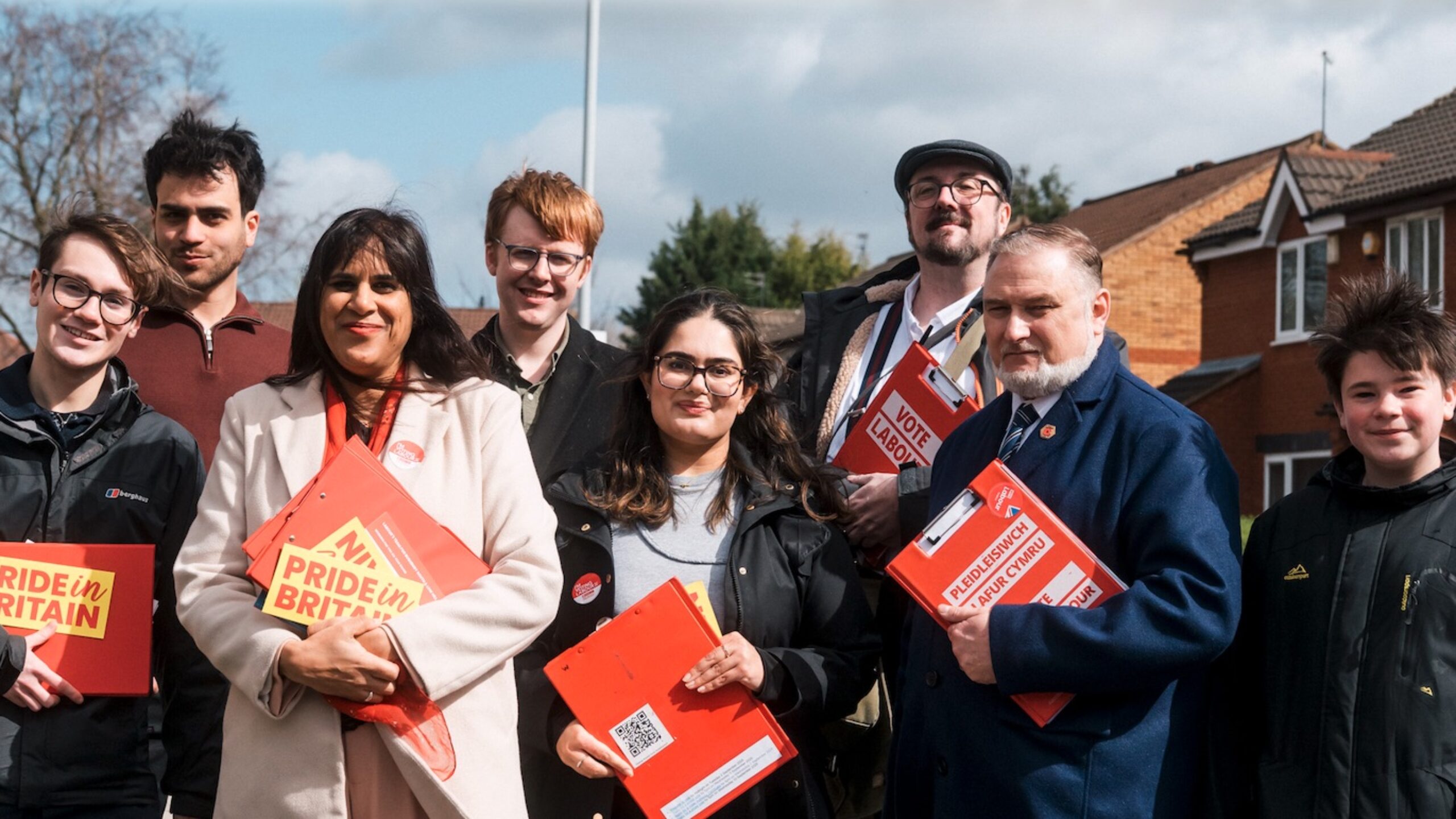 Group photo of Labour members in the sunshine